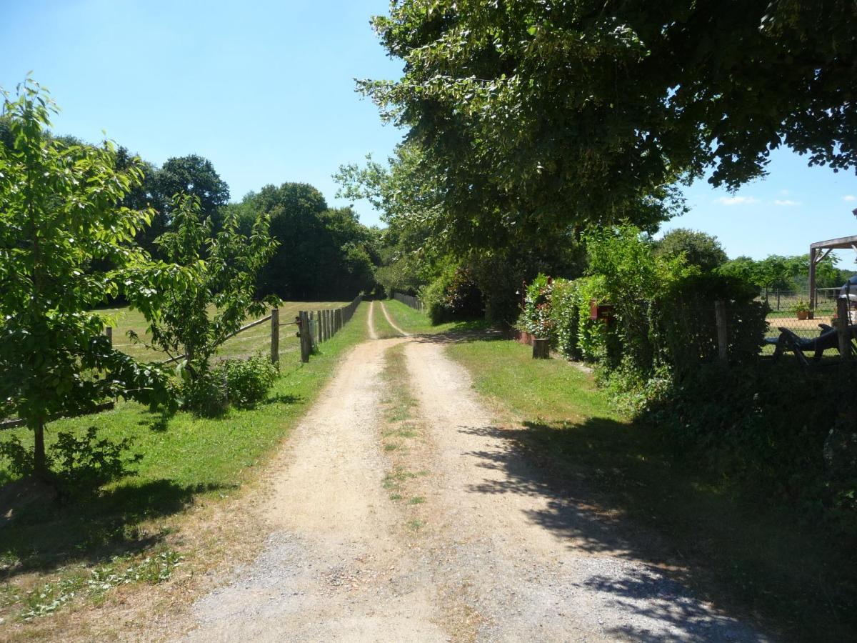 Chambre d'hôte en Vallée du Loir - Elevage des Rosiers Bazouges-sur-le-Loir Exterior foto